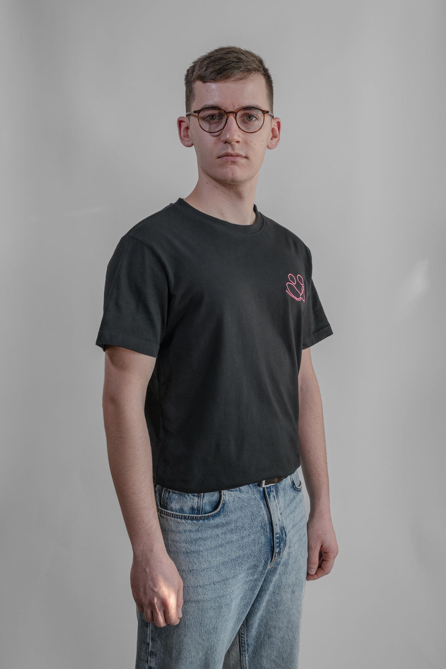 sweat t-shirt with pink embroidery