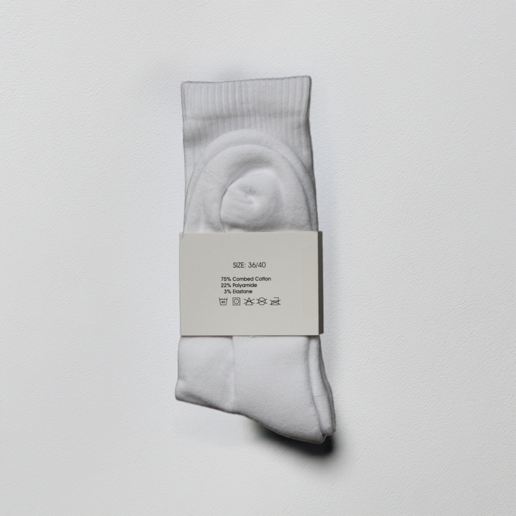 weiße Socken mit grünem Stick