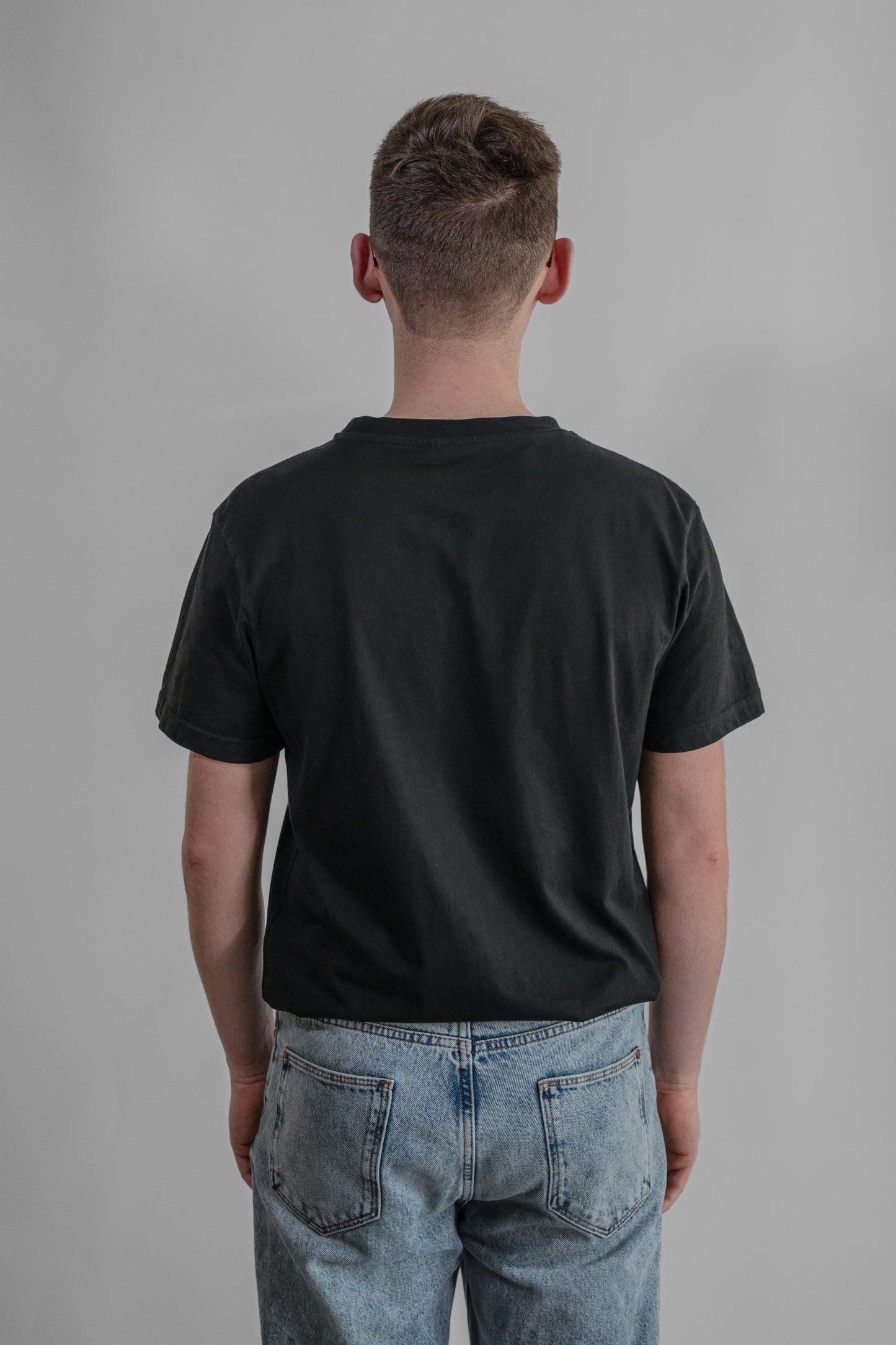 sweat t-shirt with pink embroidery