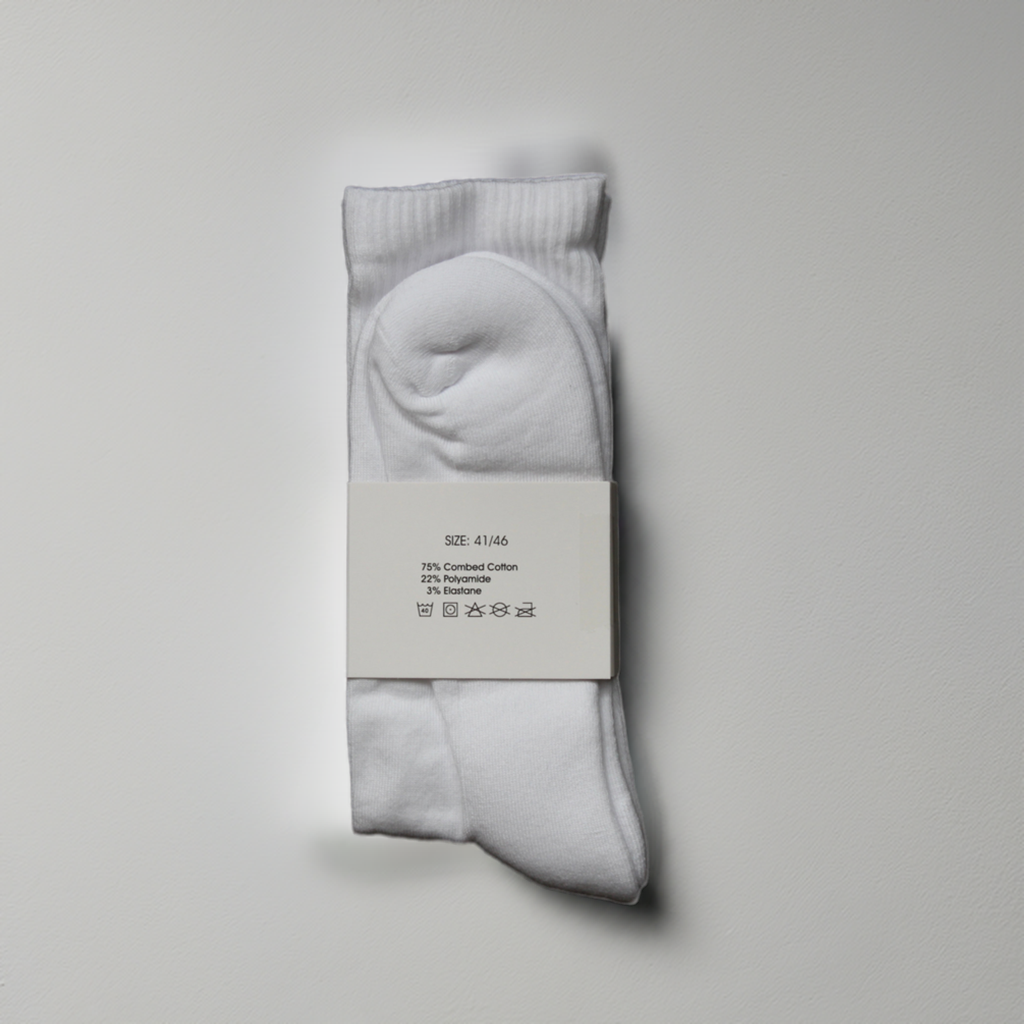 weiße Socken mit grünem Stick